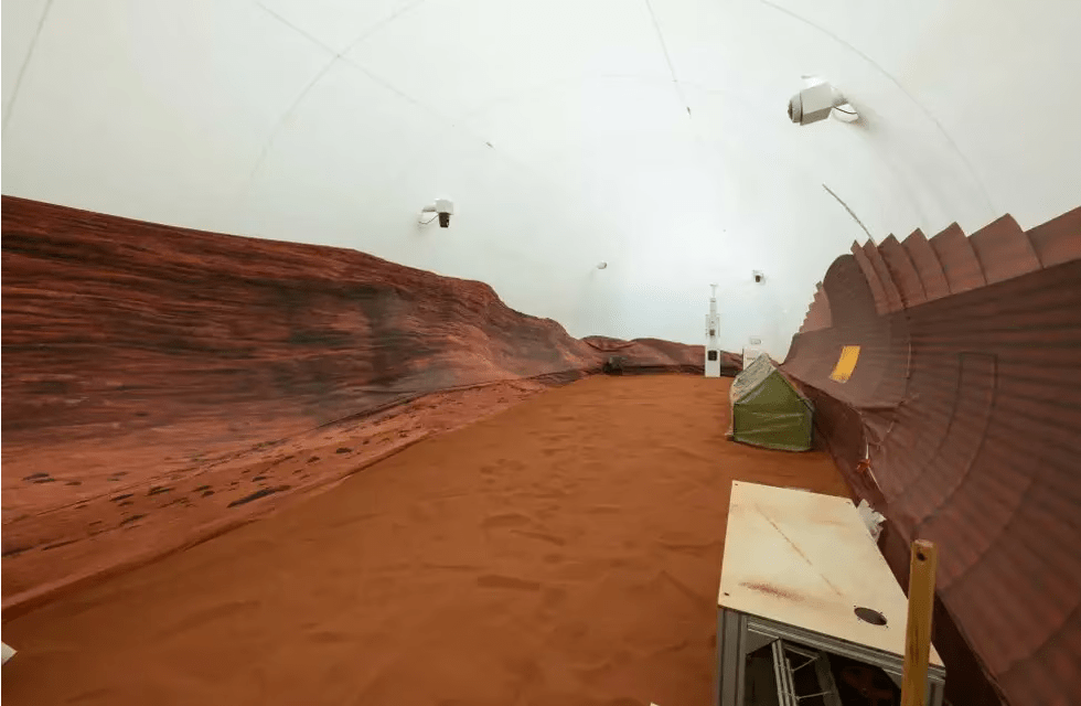 Cuatro voluntarios ingresan a un "Marte" virtual creado por la NASA. No regresarán durante un año.